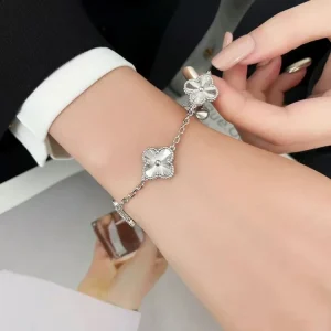 دستبندونکلیف 5 گل نقره /هدیه خاص دخترانه/ کادو تولد لاکچری