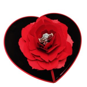 انگشتر جواهری قلبی با رکاب طرح دار نقره/ هدیه عاشقانه دخترانه /کادو تولد لاکچری و خاص/نشان تعهد و نامزدی